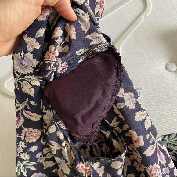 100% Silk JONES New York Vintage Button Down Blouse Dark Blue and Tan Size 4 - Picture 2 of 10